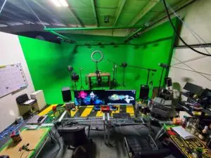 A green screen is shown in the middle of a room.